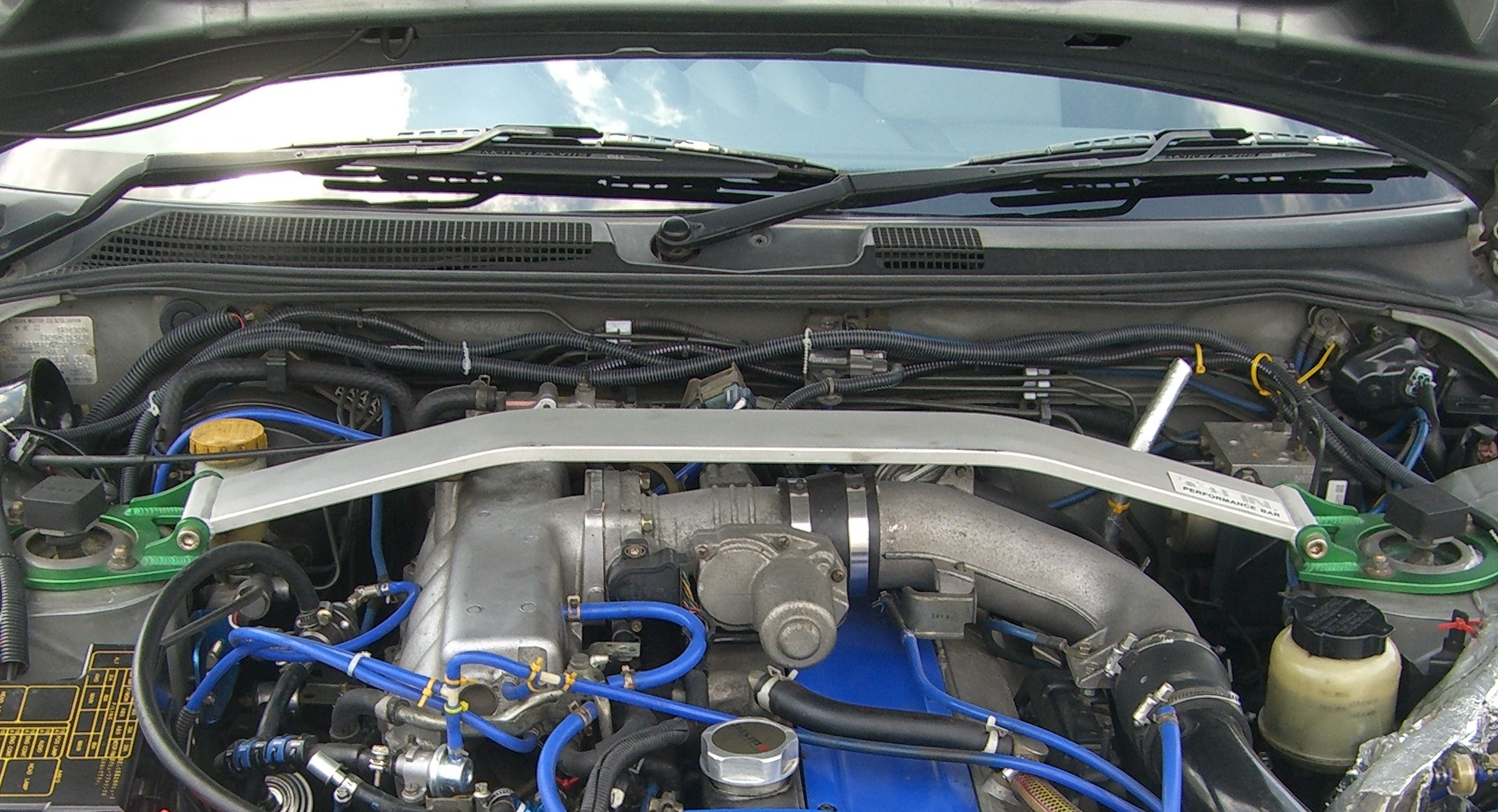TEIN/PERFORMANCE BAR（テイン/パフォーマンスバー）をER34に取り付け 