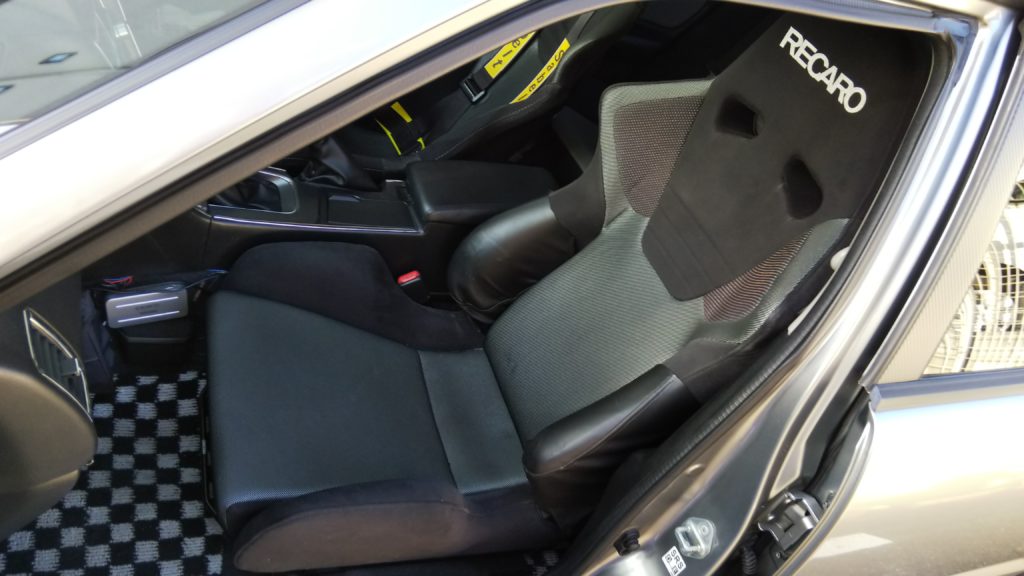 助手席のRECARO「SR-6」に自作のシート擦れ防止カバーを装着 | 吉平坂